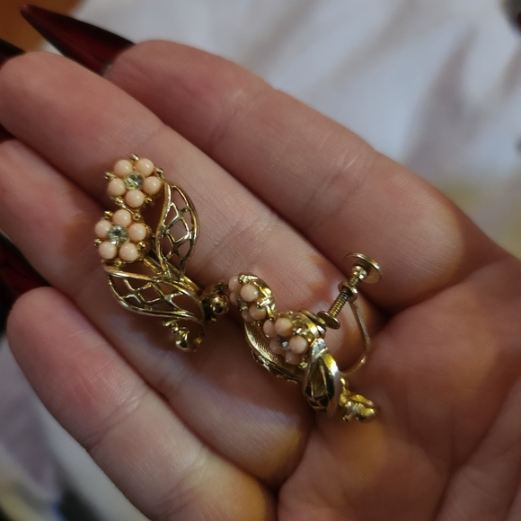 Vintage clip on earrings - Picture 4 of 4
